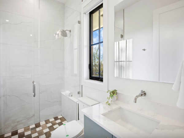 Custom Luxury Home 7 minute walk to beach and South Village
